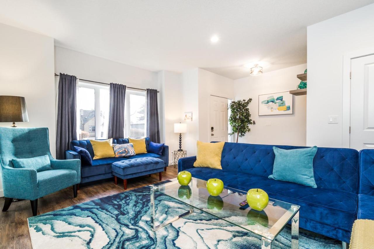 Vibrant Modern Oasis - Free Parking, Netflix, Fast Wi-fi - Long Stays Welcome