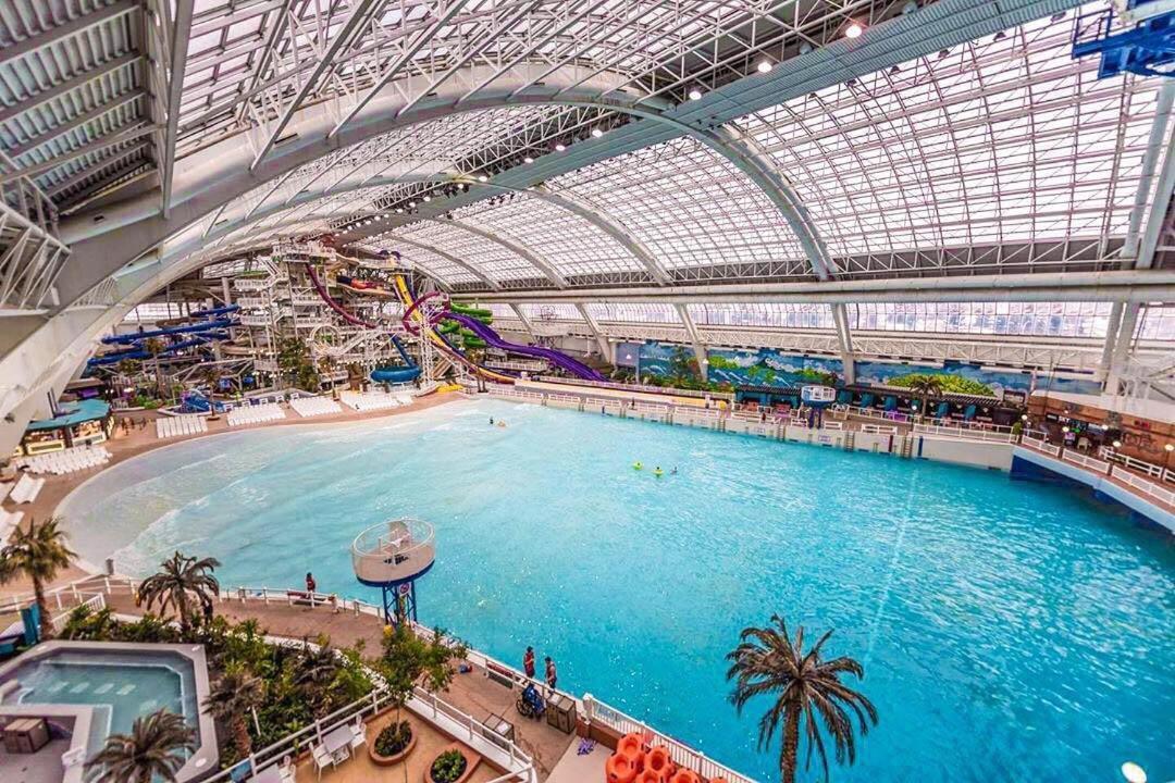 Vibrant Modern Oasis - Free Parking, Netflix, Fast Wi-fi - Long Stays Welcome Holiday home
